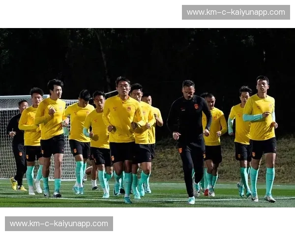 宿命、黄沙与那抹红：当国足再遇卡塔尔，我们终究在等一个奇迹